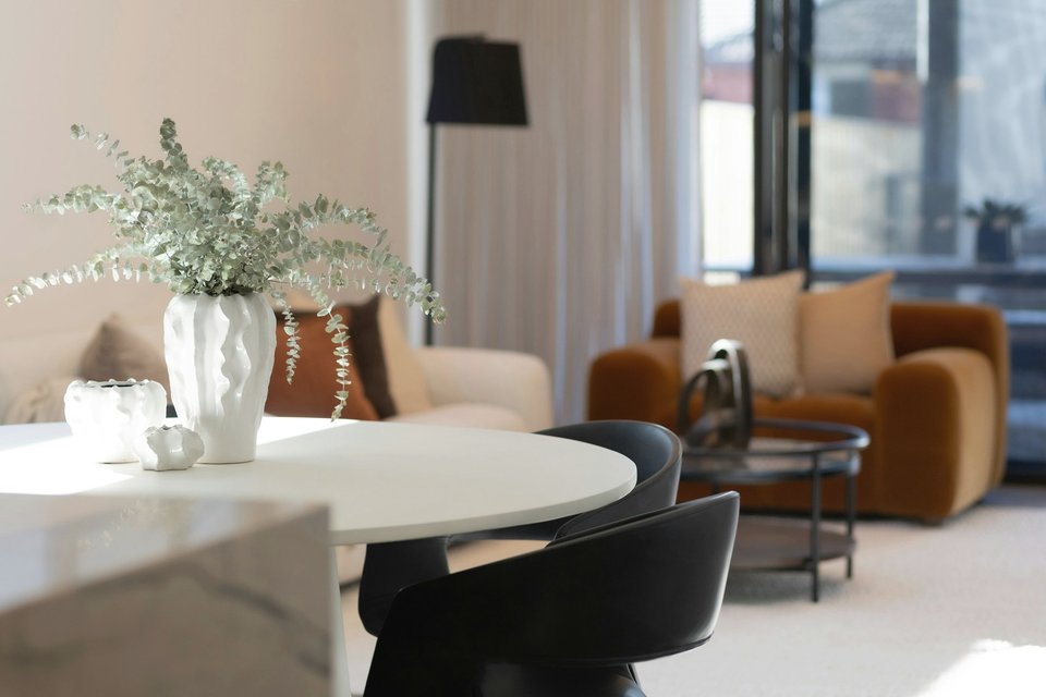 Salon moderne et chaleureux